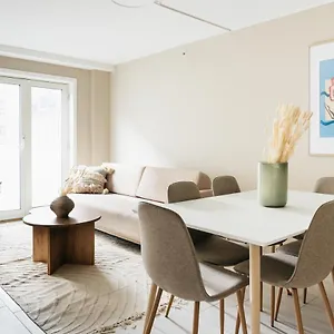 Urban - Stylish Scandinavian Gem With French Balcony Apartamento